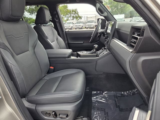 Used 2024 Lexus GX 550 w/ Accessory Package (2T) AWD/4WD image 19