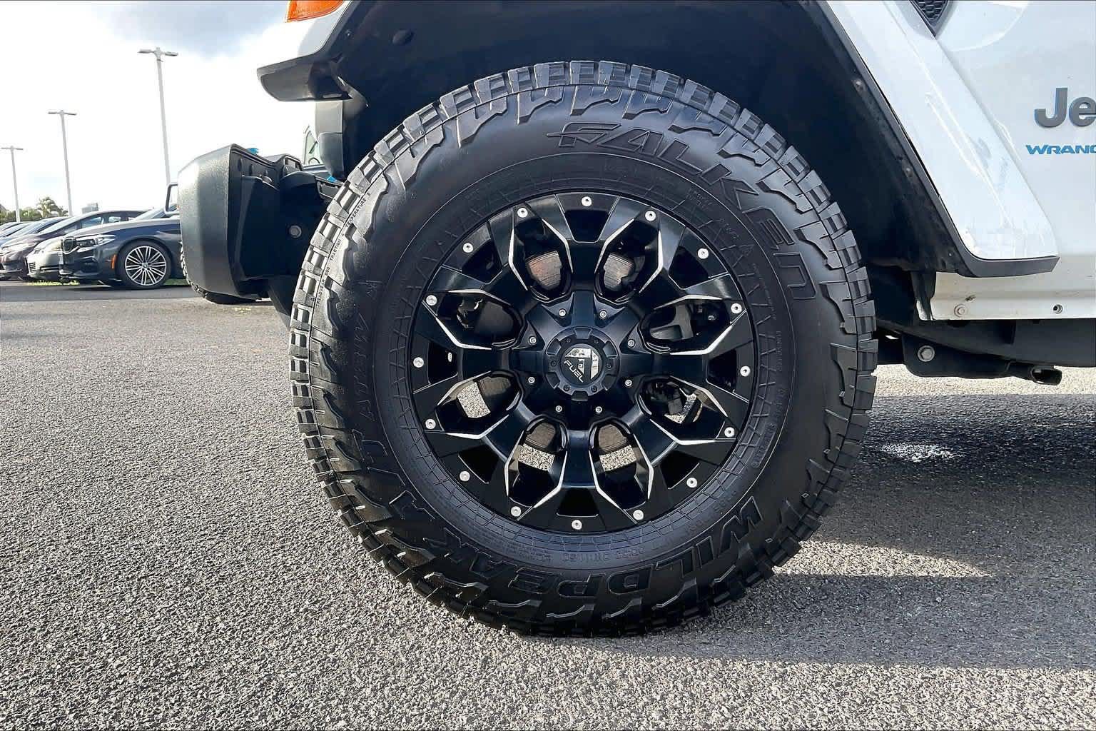 Used 2024 Jeep Wrangler Unlimited w/ Dual Top Group AWD/4WD image 8