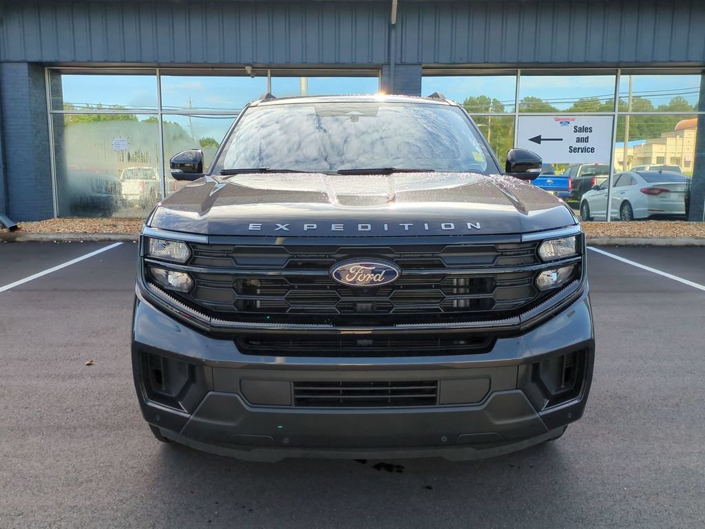 Certified 2025 Ford Expedition Active RWD image 2
