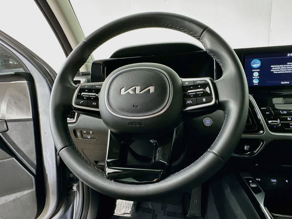 Used 2023 Kia Sorento SX AWD/4WD image 16