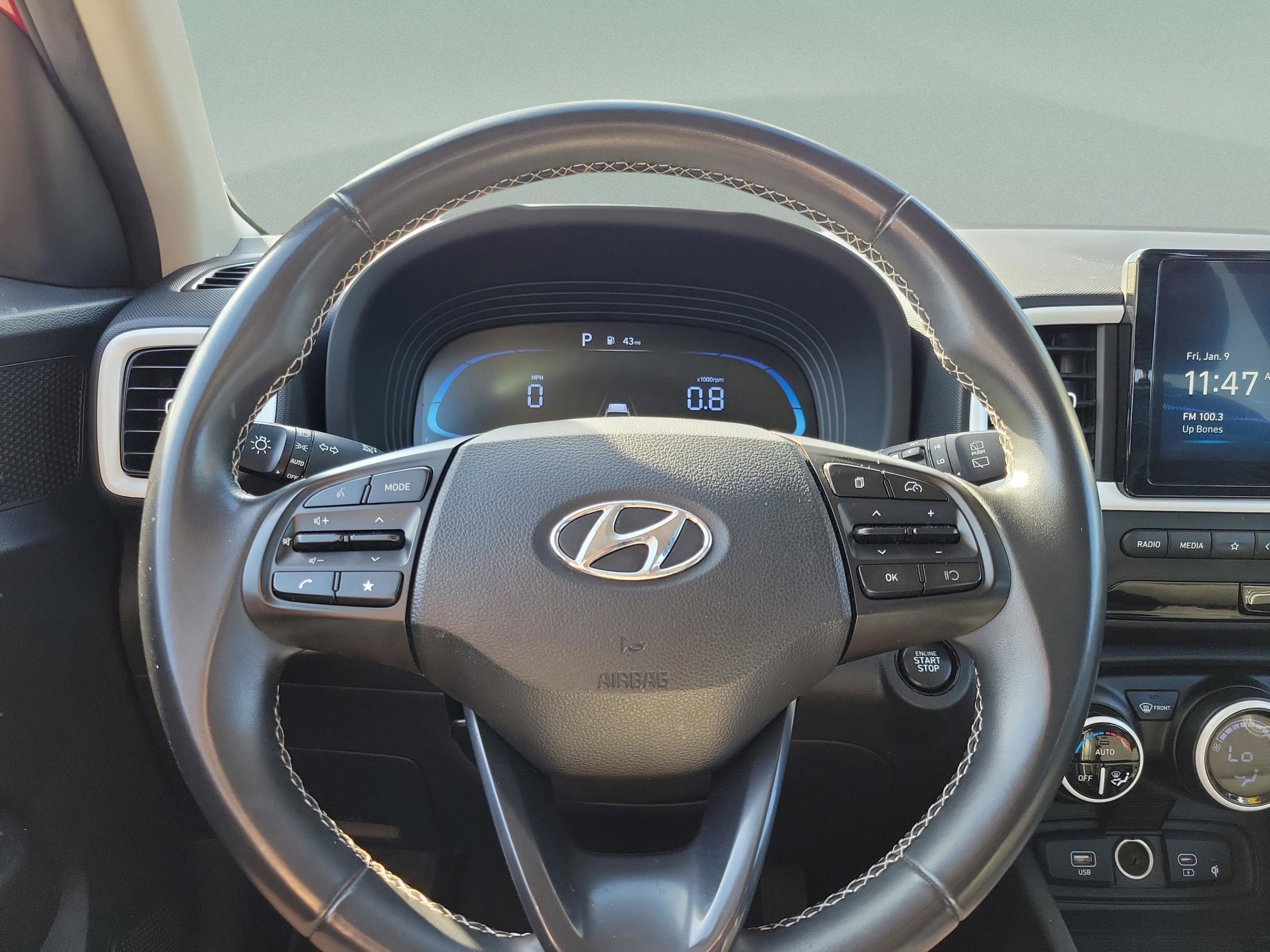 Used 2023 Hyundai Venue Limited image 9