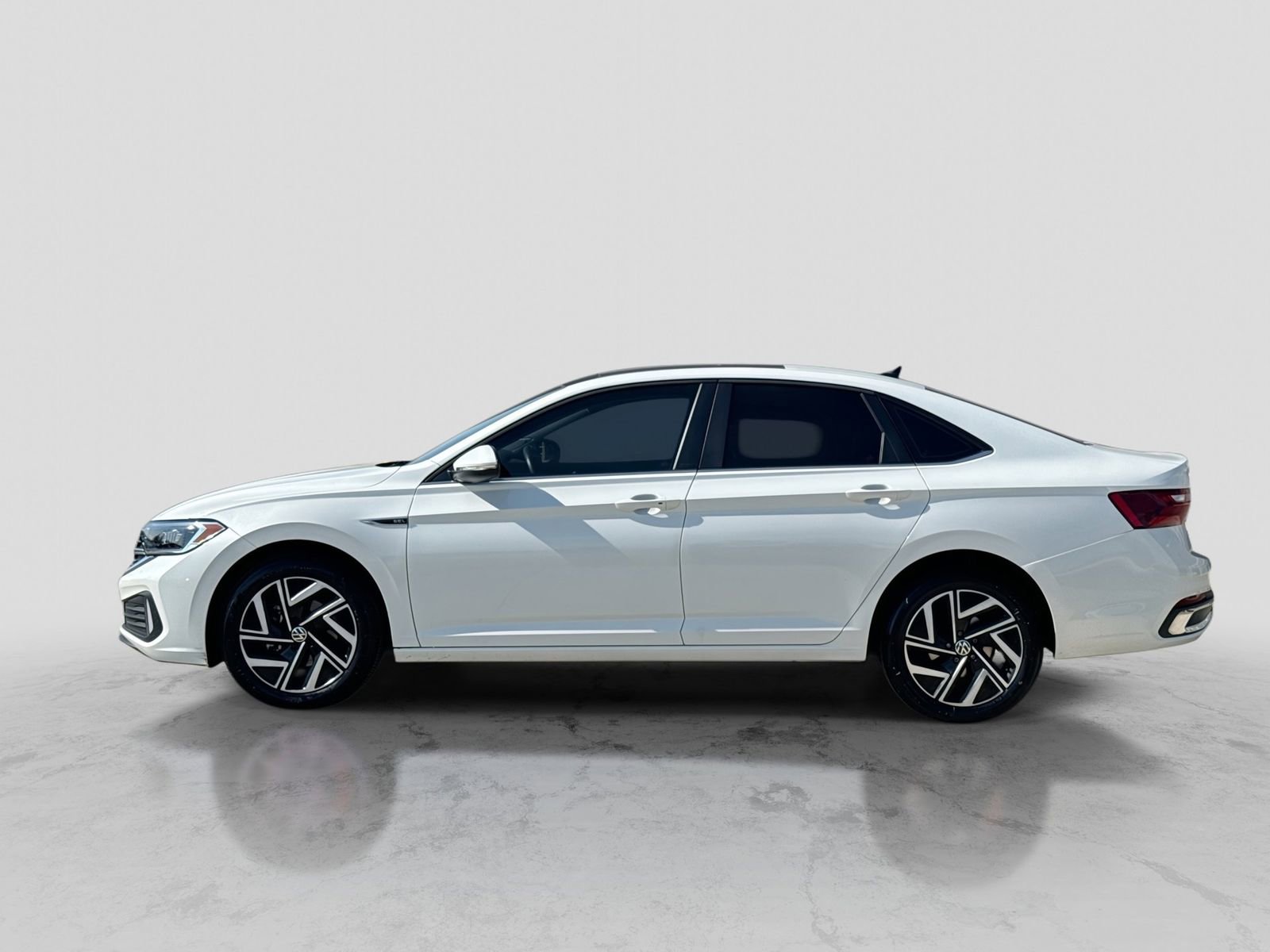 Used 2024 Volkswagen Jetta SEL FWD image 3