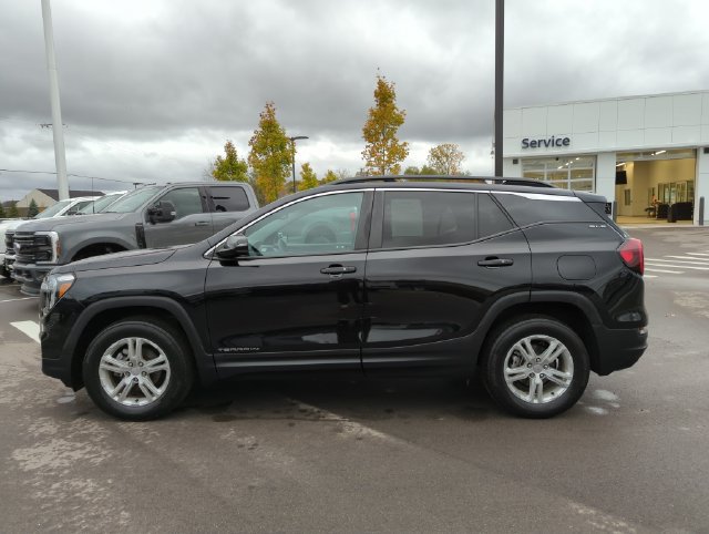 Used 2022 GMC Terrain SLE w/ Driver Convenience Package AWD/4WD image 2