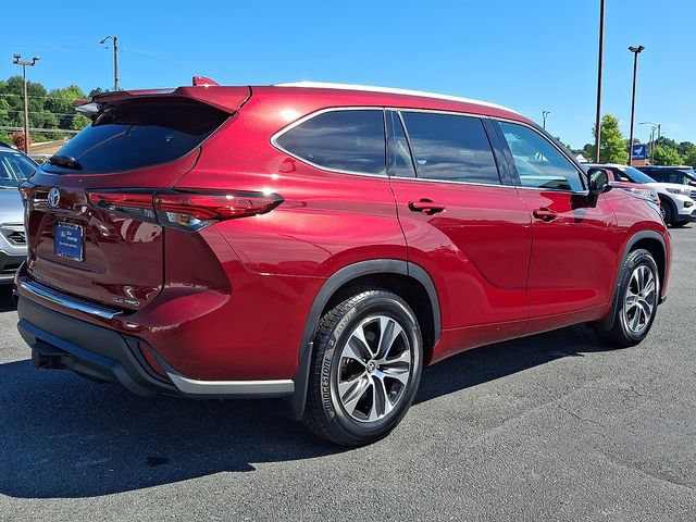 Used 2022 Toyota Highlander XLE AWD/4WD image 6