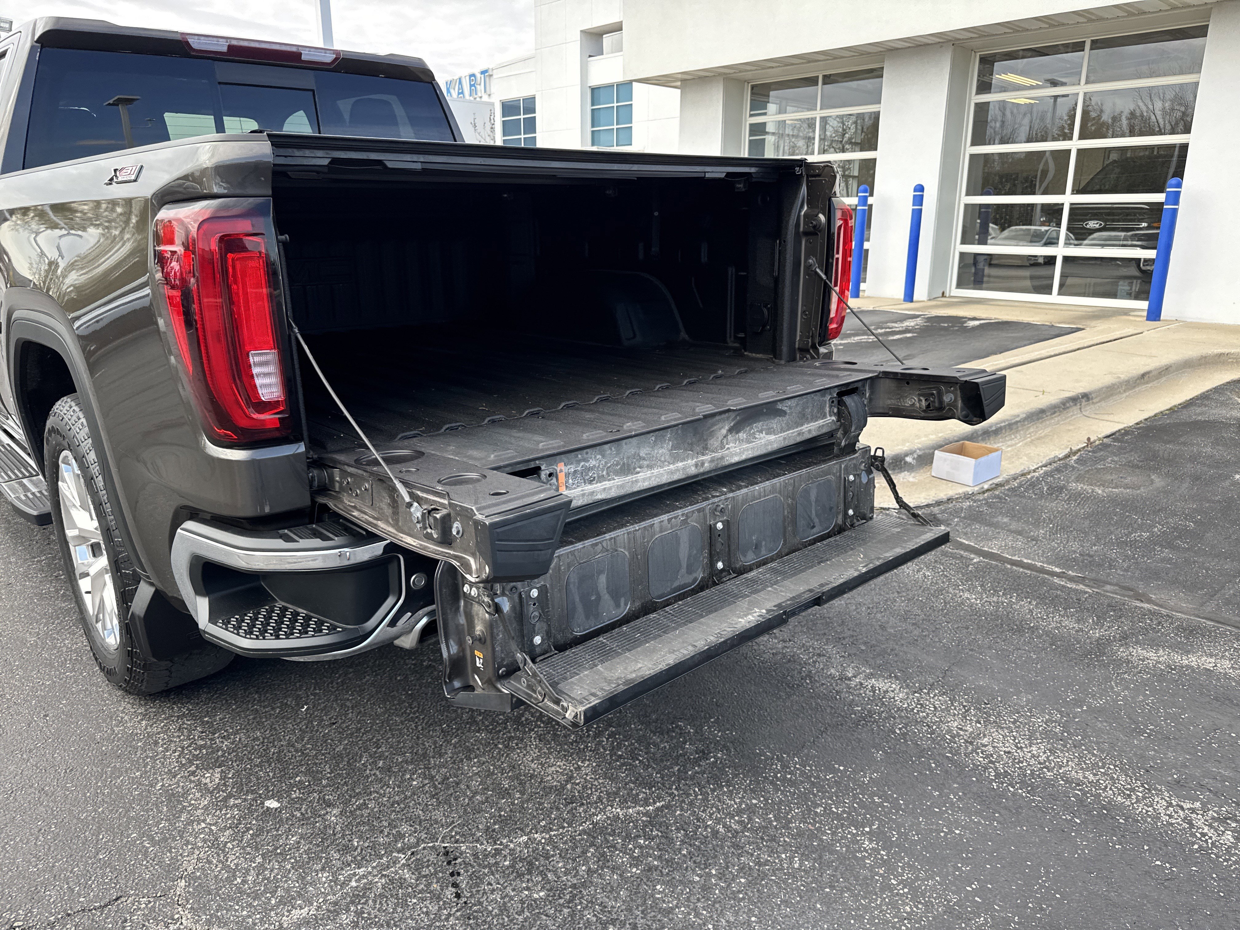 Used 2019 GMC Sierra 1500 SLT w/ SLT Premium Package image 28