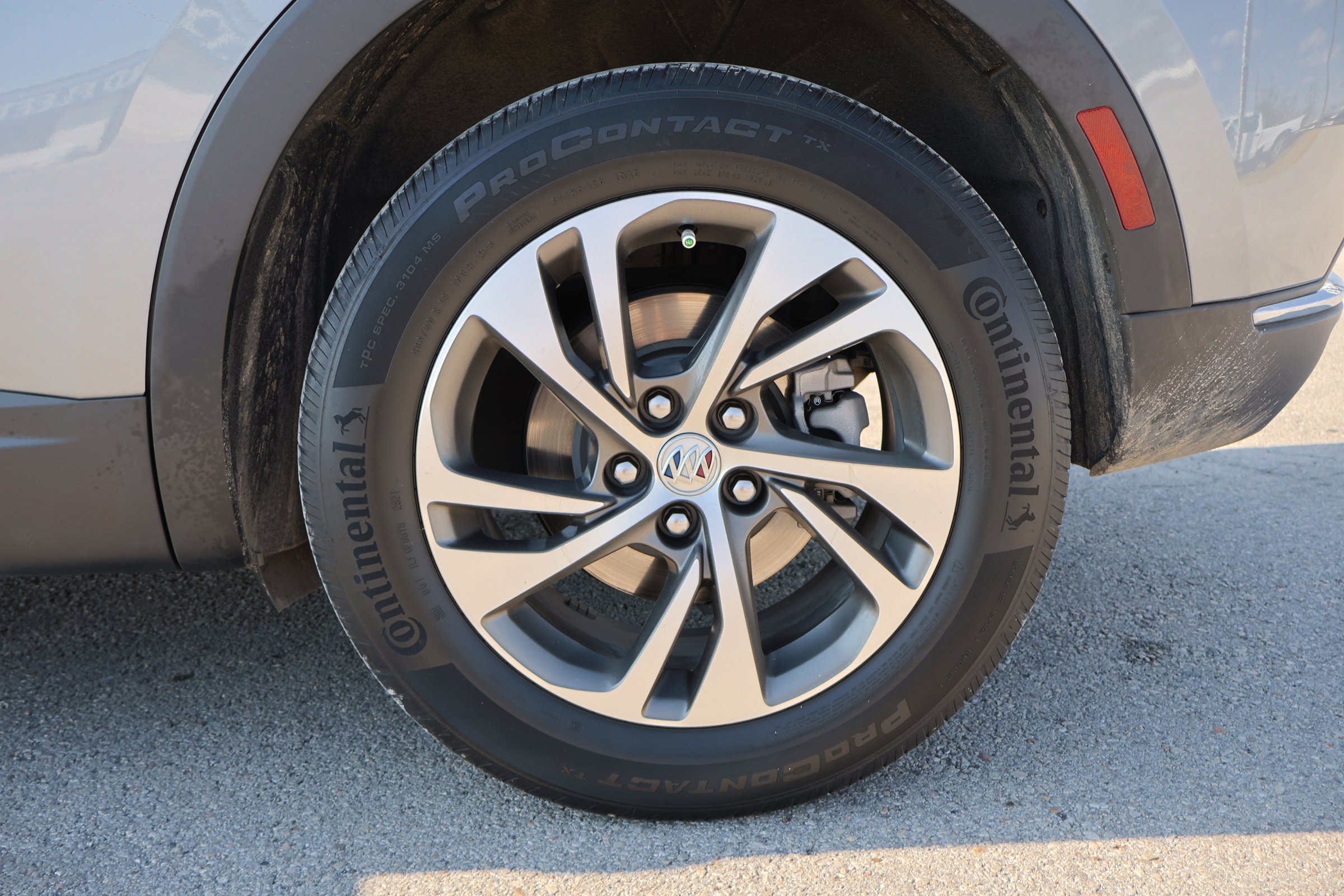 Used 2022 Buick Envision Essence w/ Safety Package image 18