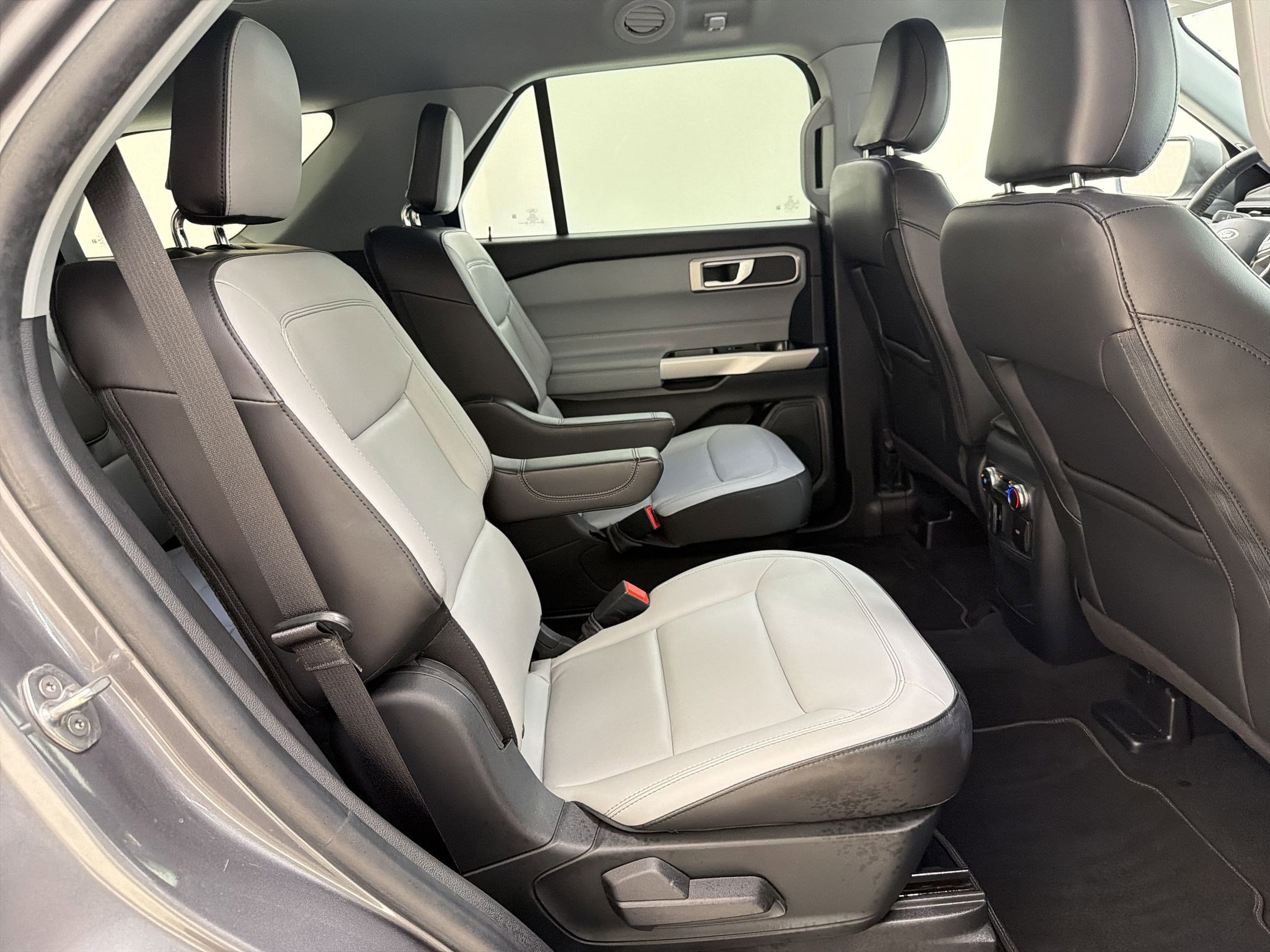 Certified 2021 Ford Explorer XLT w/ Equipment Group 202A RWD image 29