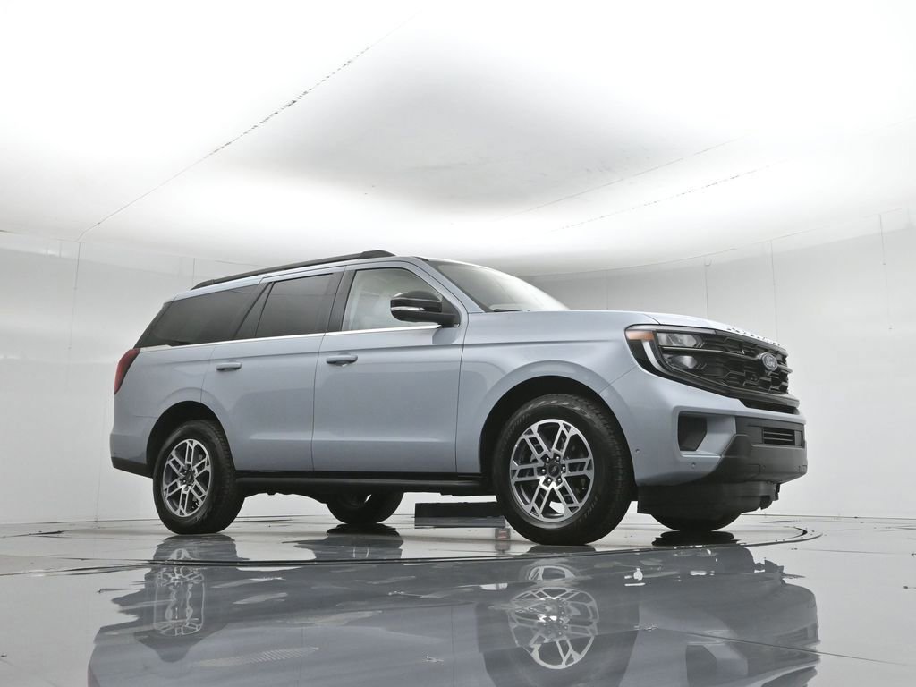 Certified 2025 Ford Expedition Active AWD/4WD image 4