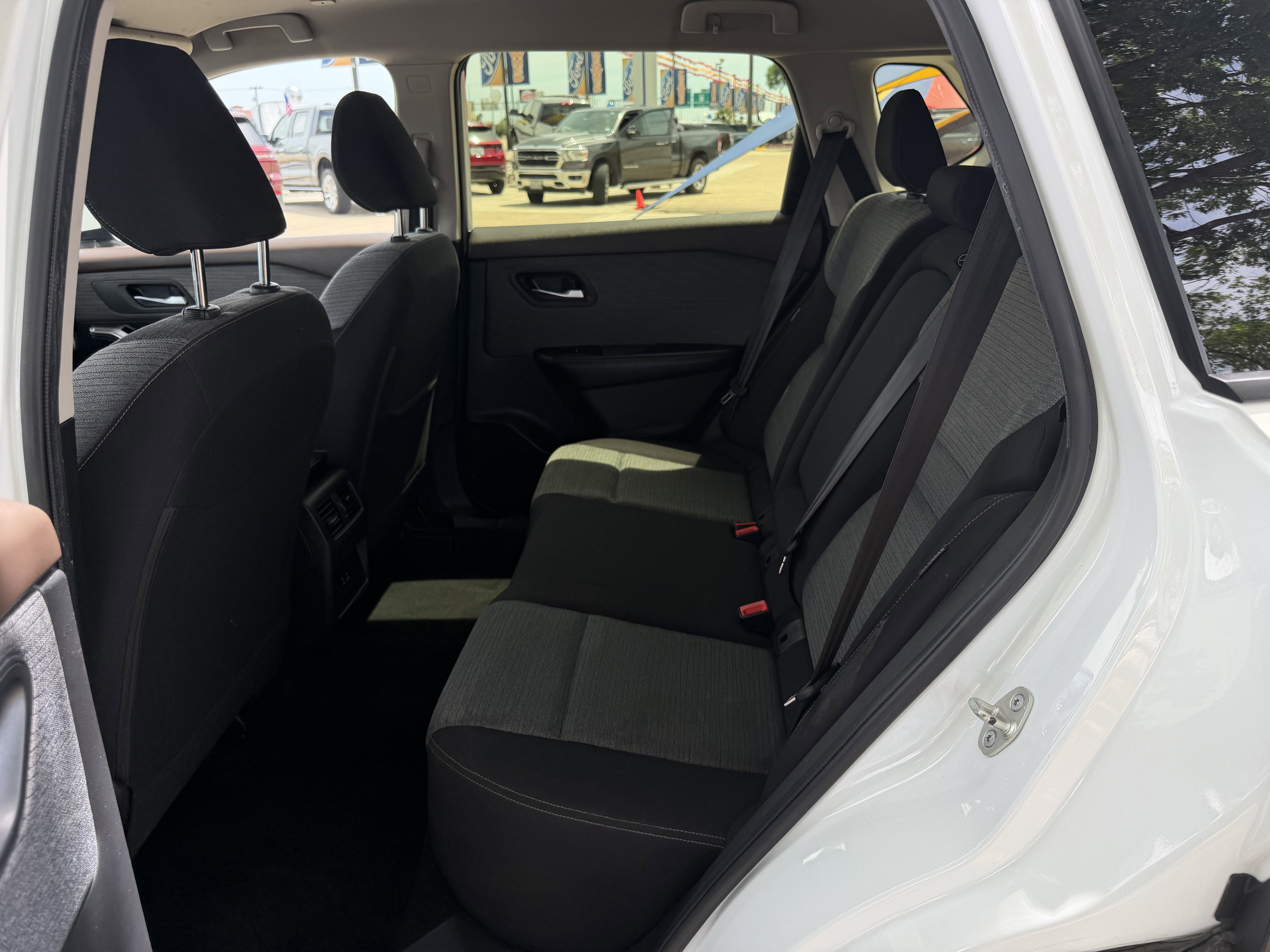 Used 2023 Nissan Rogue SV FWD image 11