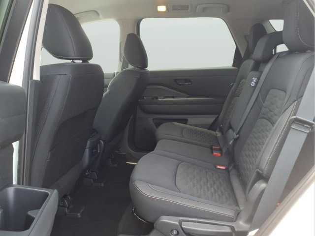 Used 2025 Nissan Pathfinder SV AWD/4WD image 14