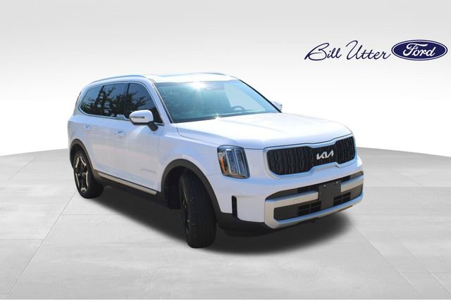 Used 2025 Kia Telluride EX w/ EX Captain's Chair Package FWD image 3