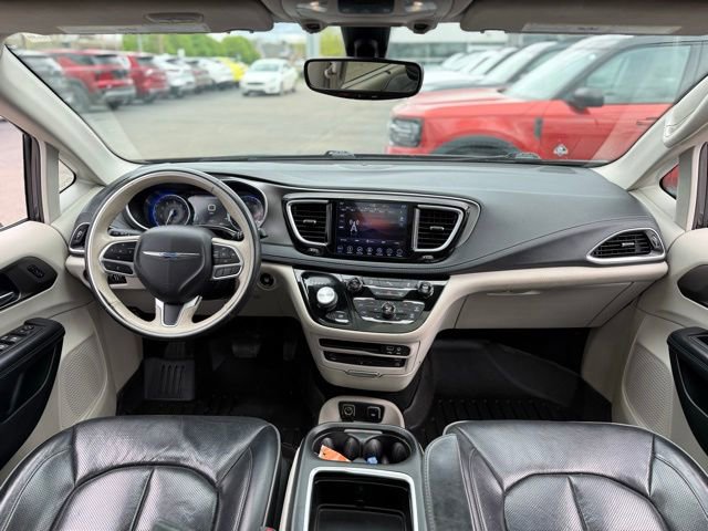 Used 2019 Chrysler Pacifica Limited FWD image 2