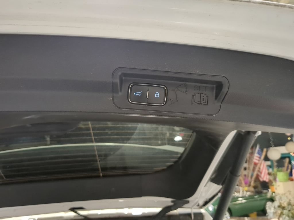 Certified 2023 Ford Explorer XLT w/ Equipment Group 202A AWD/4WD image 21