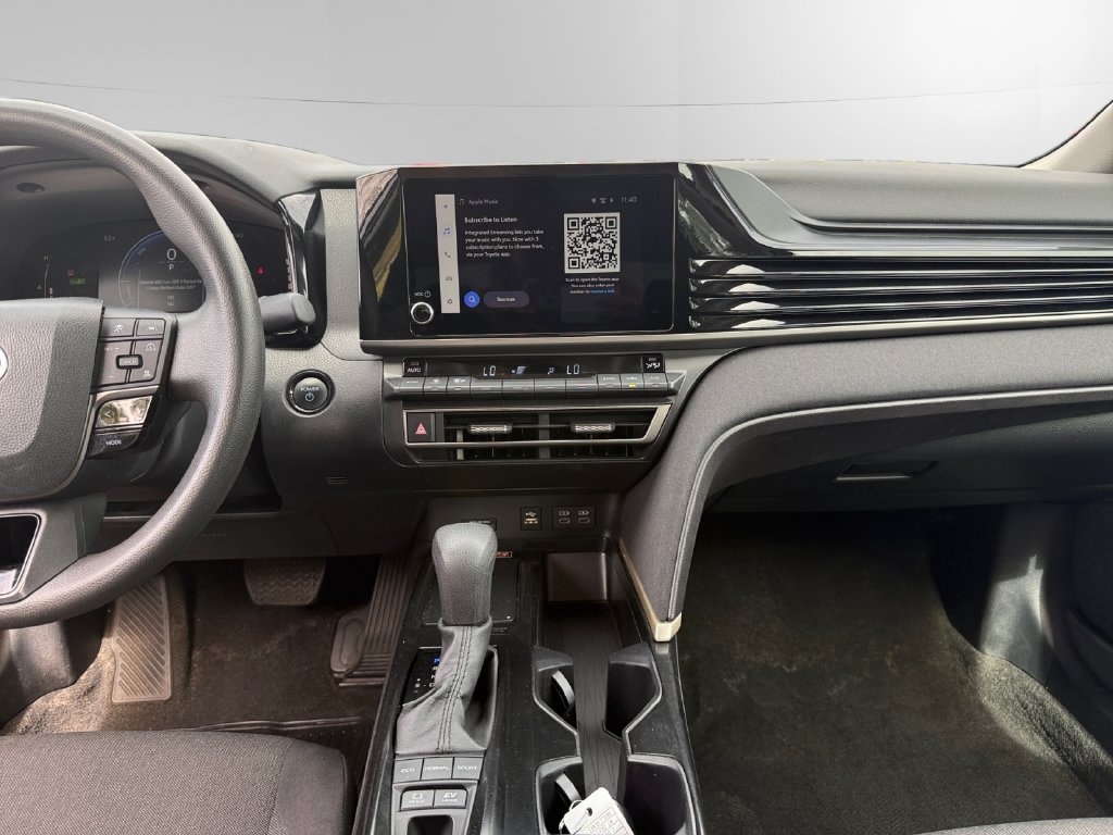 Used 2025 Toyota Camry LE FWD image 11