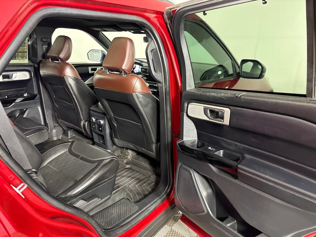 Certified 2021 Ford Explorer Platinum w/ Equipment Group 601A AWD/4WD image 38