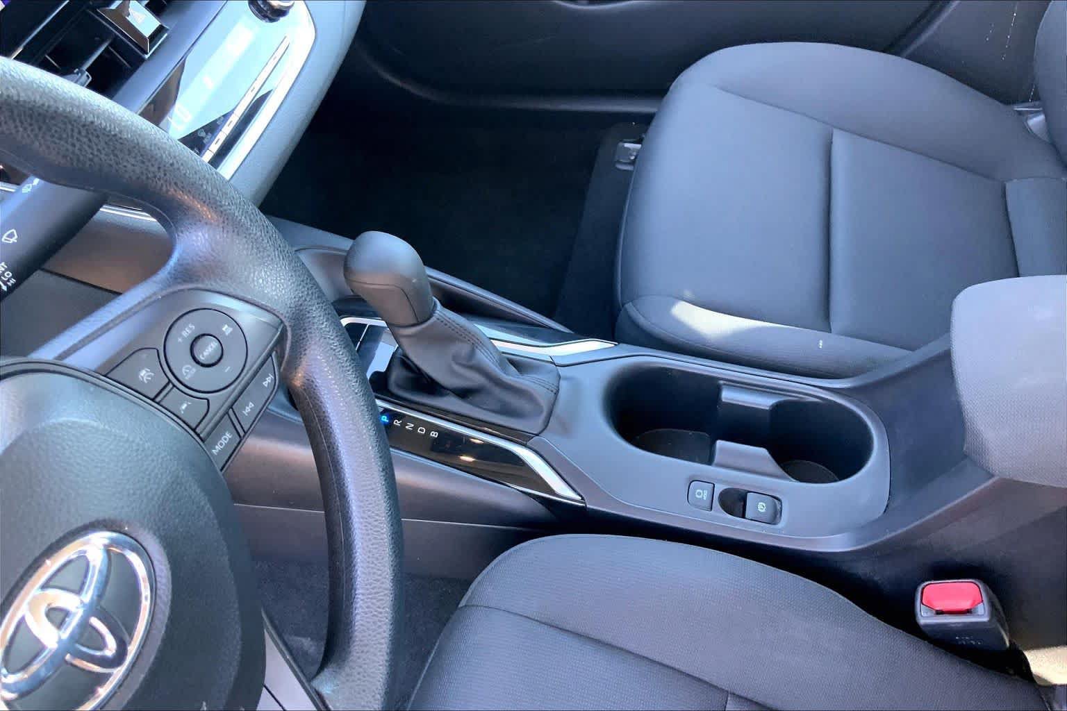 Used 2025 Toyota Corolla LE FWD image 17