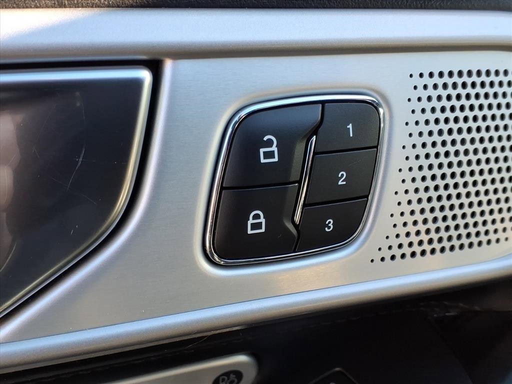 Certified 2021 Ford Explorer Platinum w/ Equipment Group 601A image 19