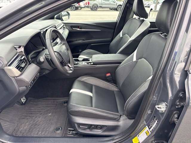 Used 2025 Toyota Camry SE FWD image 18