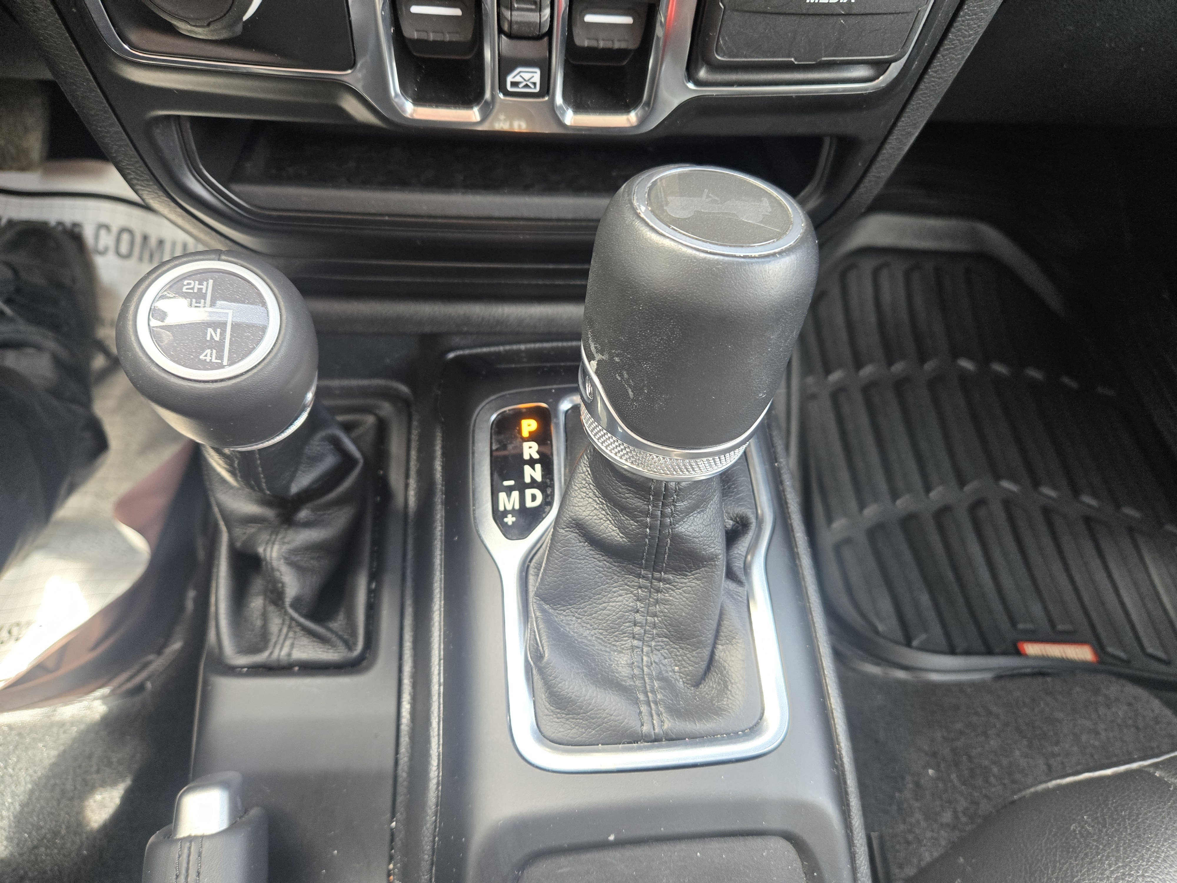 Used 2023 Jeep Wrangler Unlimited Sahara AWD/4WD image 22