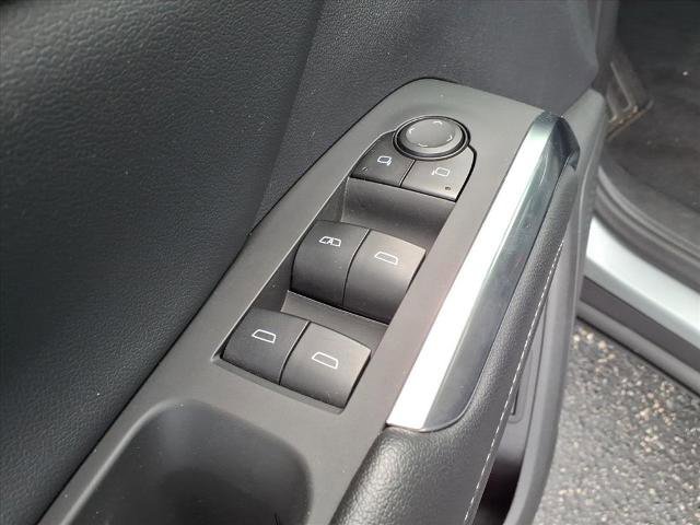 Used 2025 Chevrolet Traverse LT image 12