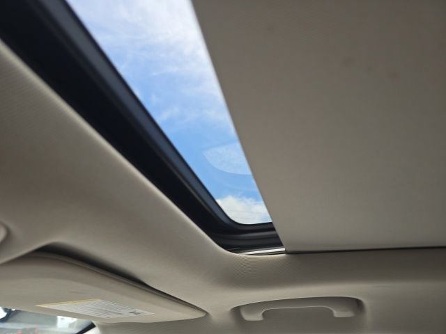 Used 2025 Buick Encore GX Avenir w/ Avenir Technology Package FWD image 19