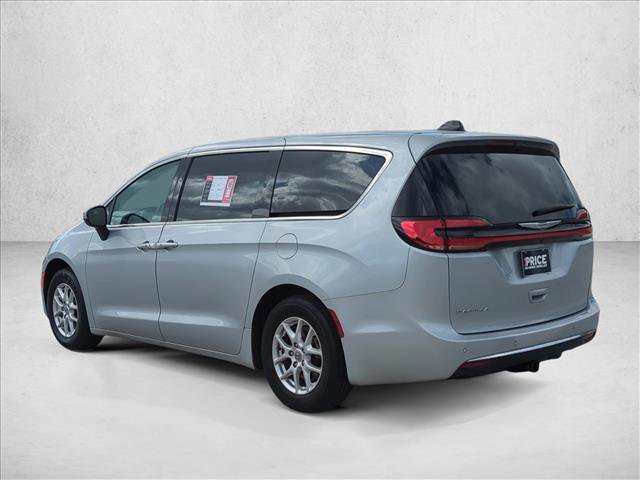 Used 2023 Chrysler Pacifica Touring-L FWD image 8