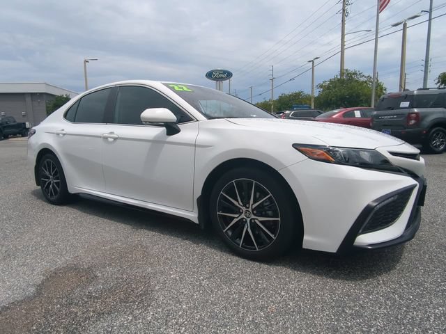 Used 2022 Toyota Camry SE FWD image 2