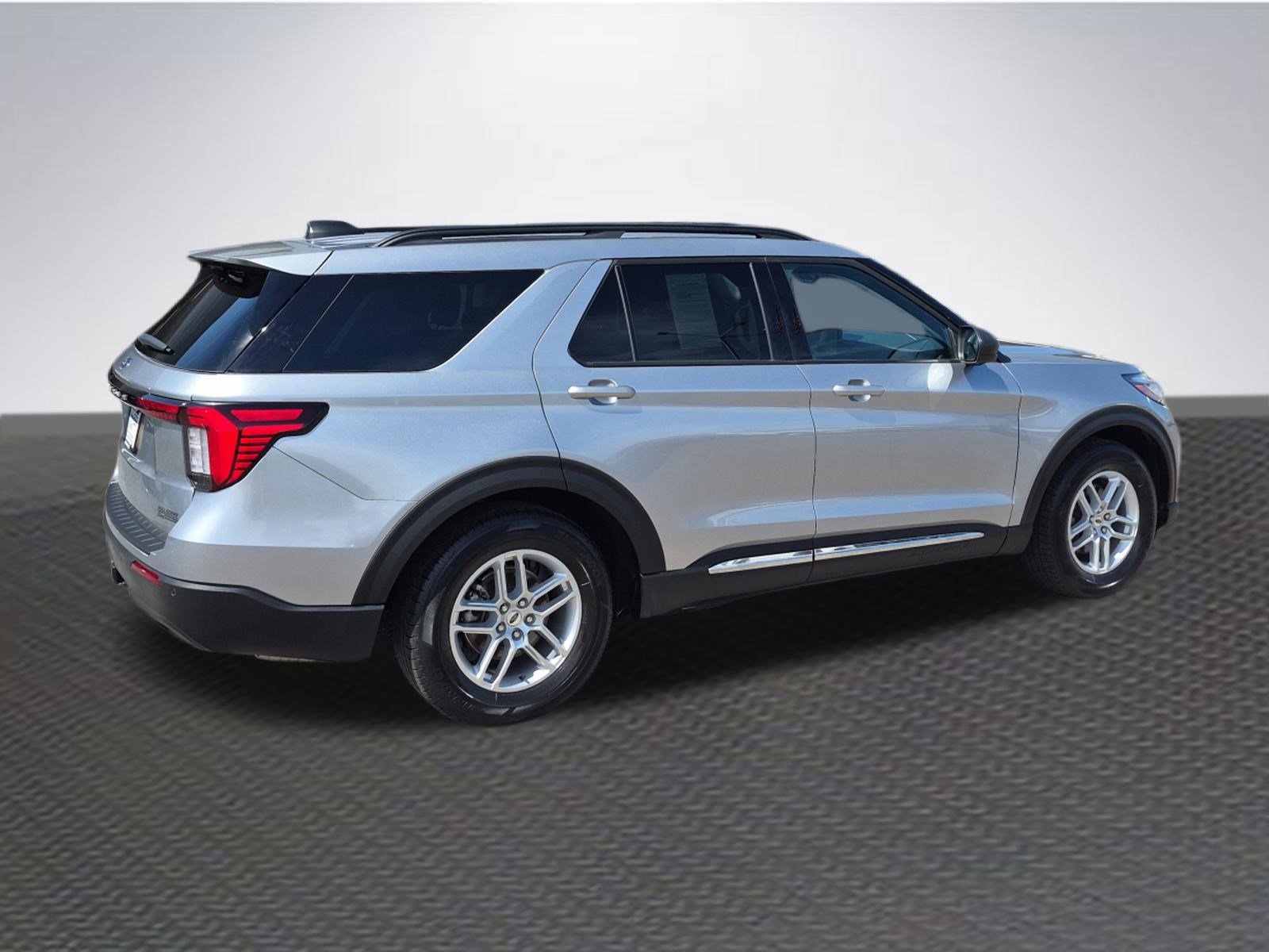 Certified 2025 Ford Explorer Active image 2