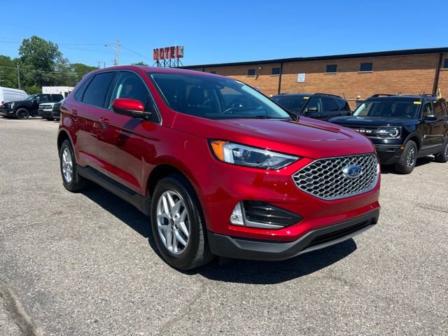 Certified 2024 Ford Edge SEL w/ Convenience Package AWD/4WD image 3