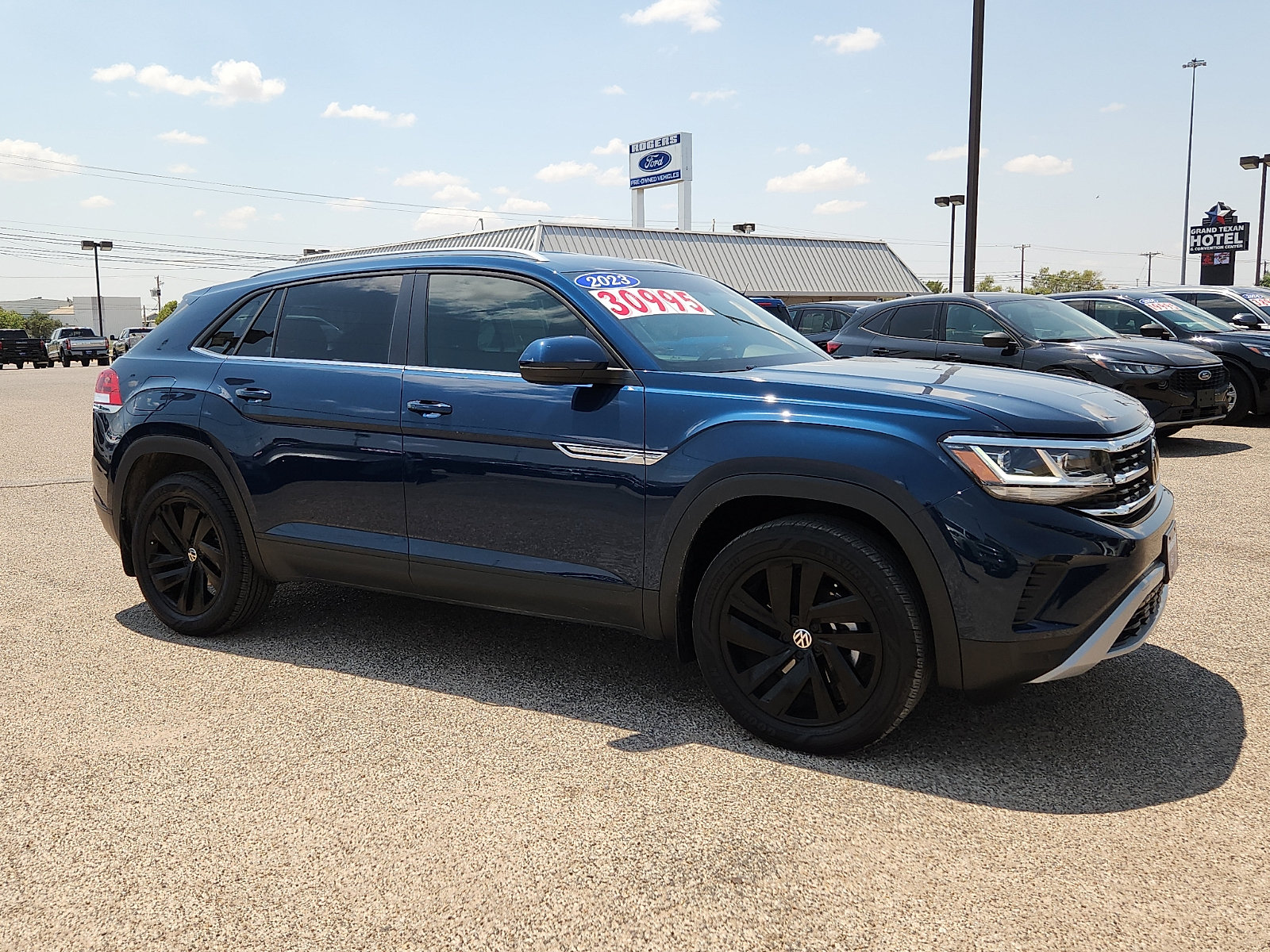 Used 2023 Volkswagen Atlas Cross Sport SE w/ Black Wheel Package FWD image 8
