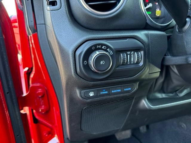 Used 2022 Jeep Wrangler Unlimited Sahara w/ Cold Weather Group AWD/4WD image 19