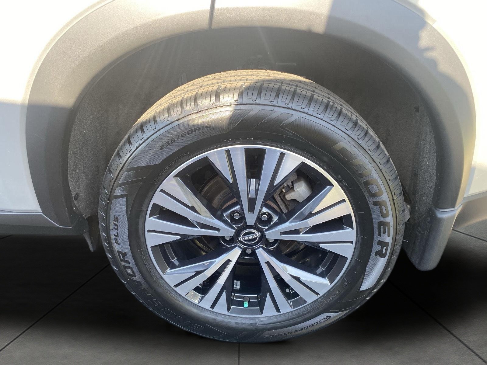 Used 2023 Nissan Rogue SV AWD/4WD image 8