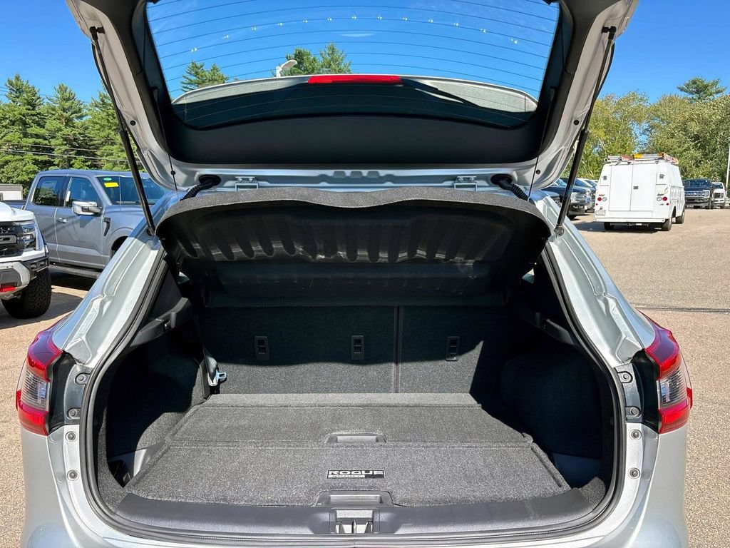 Used 2021 Nissan Rogue Sport SV AWD/4WD image 12