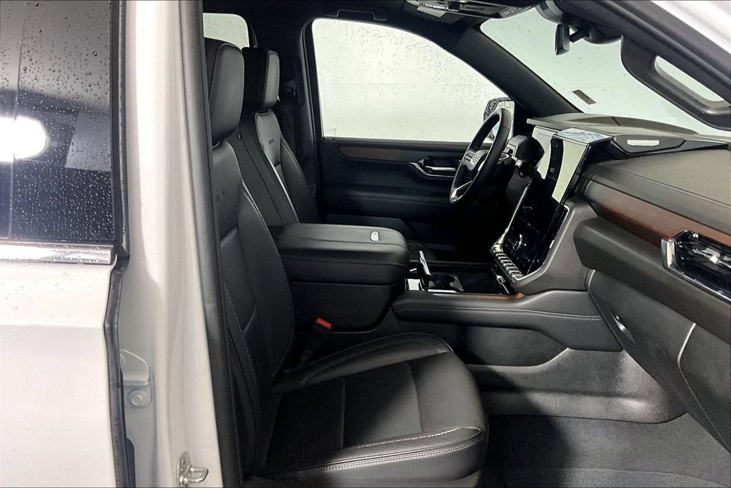 Used 2025 GMC Yukon XL Denali RWD image 6