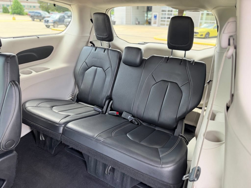 Used 2022 Chrysler Pacifica Touring-L FWD image 44