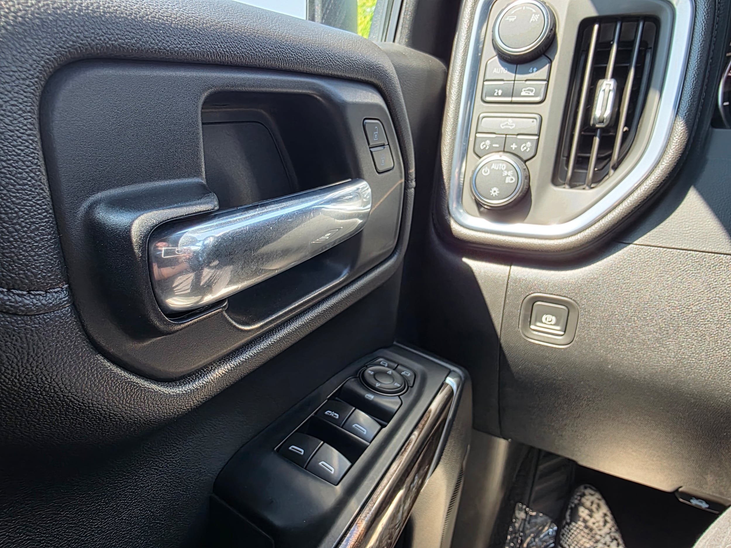 Used 2019 Chevrolet Silverado 1500 LT w/ All-Star Edition AWD/4WD image 19