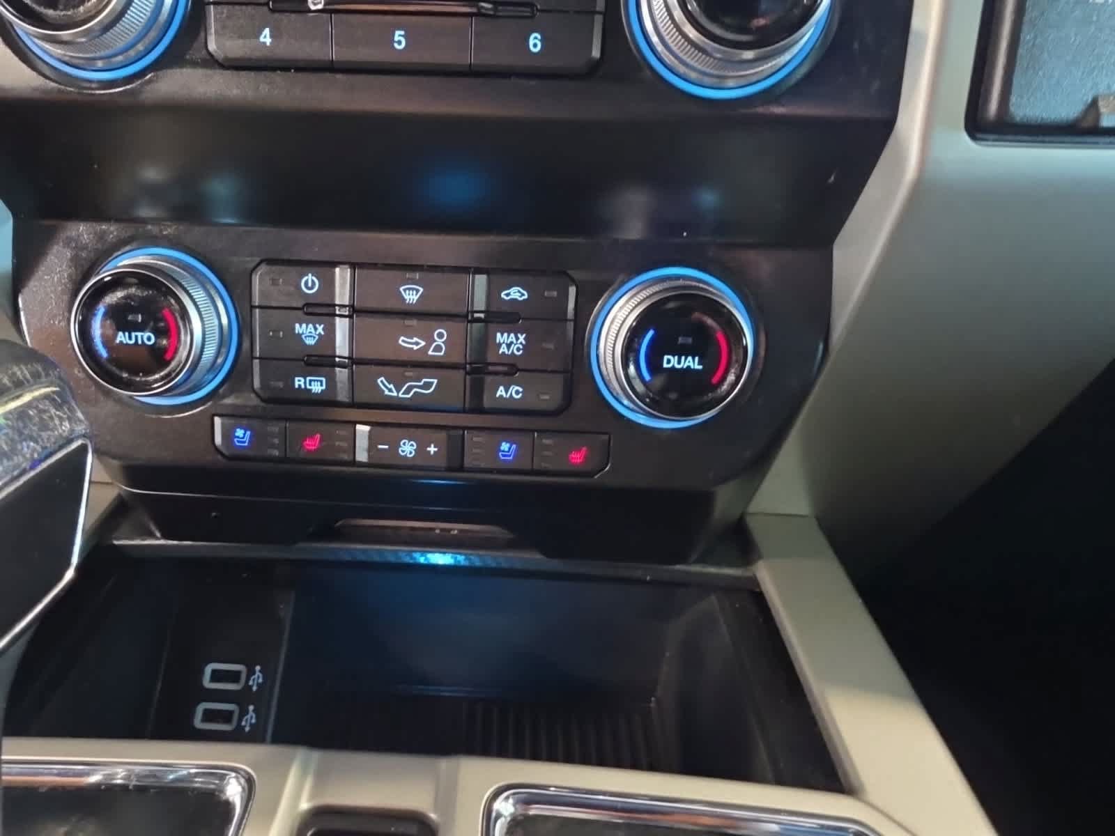 Certified 2019 Ford F150 Lariat w/ Equipment Group 502A Luxury AWD/4WD image 29