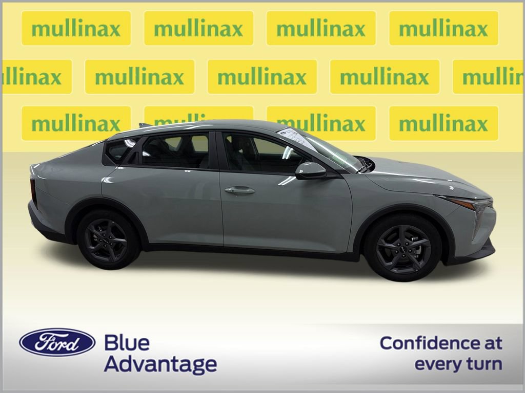Used 2025 Kia K4 FWD image 2