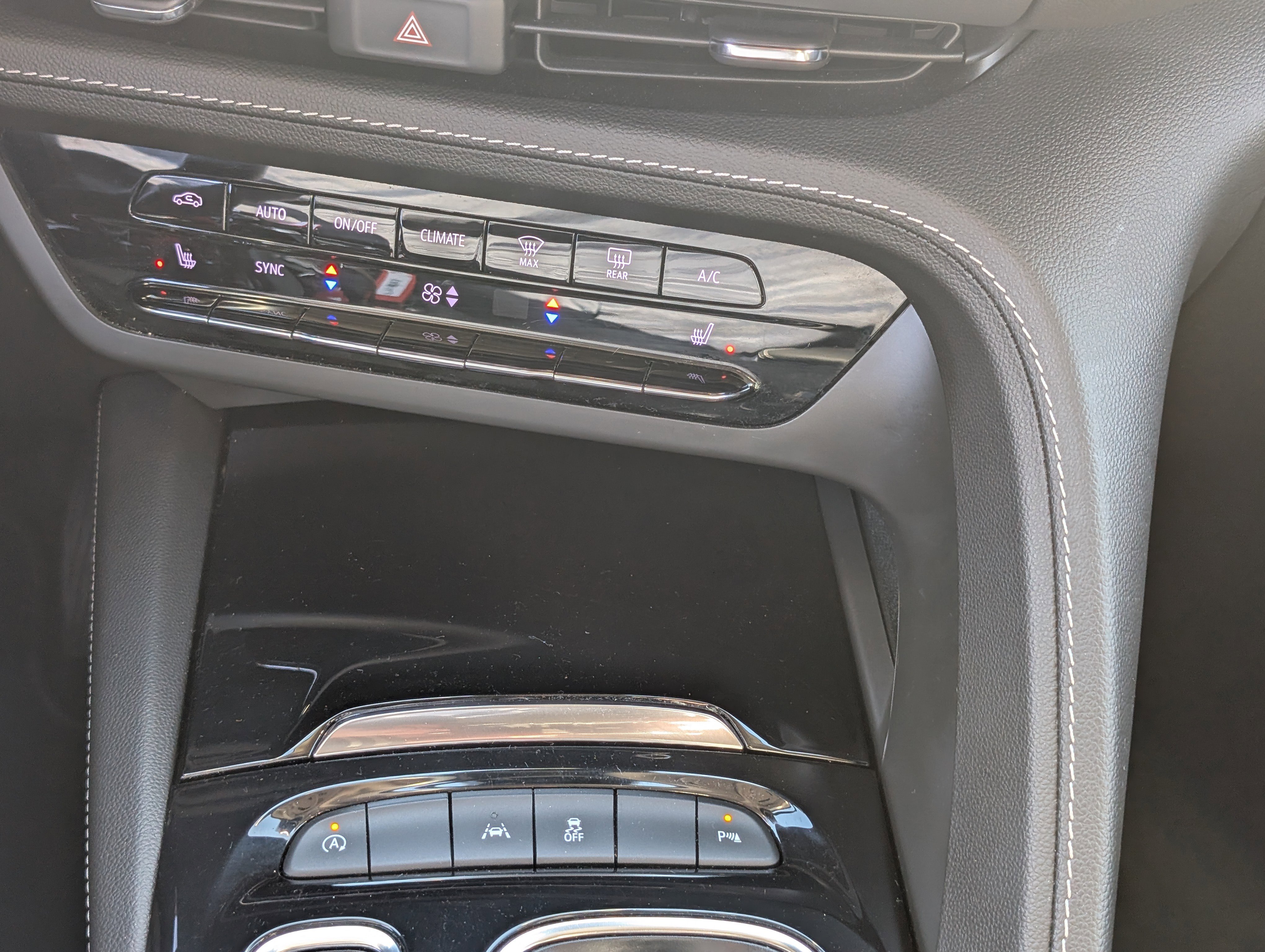 Used 2022 Buick Envision Essence w/ Technology Package I image 28