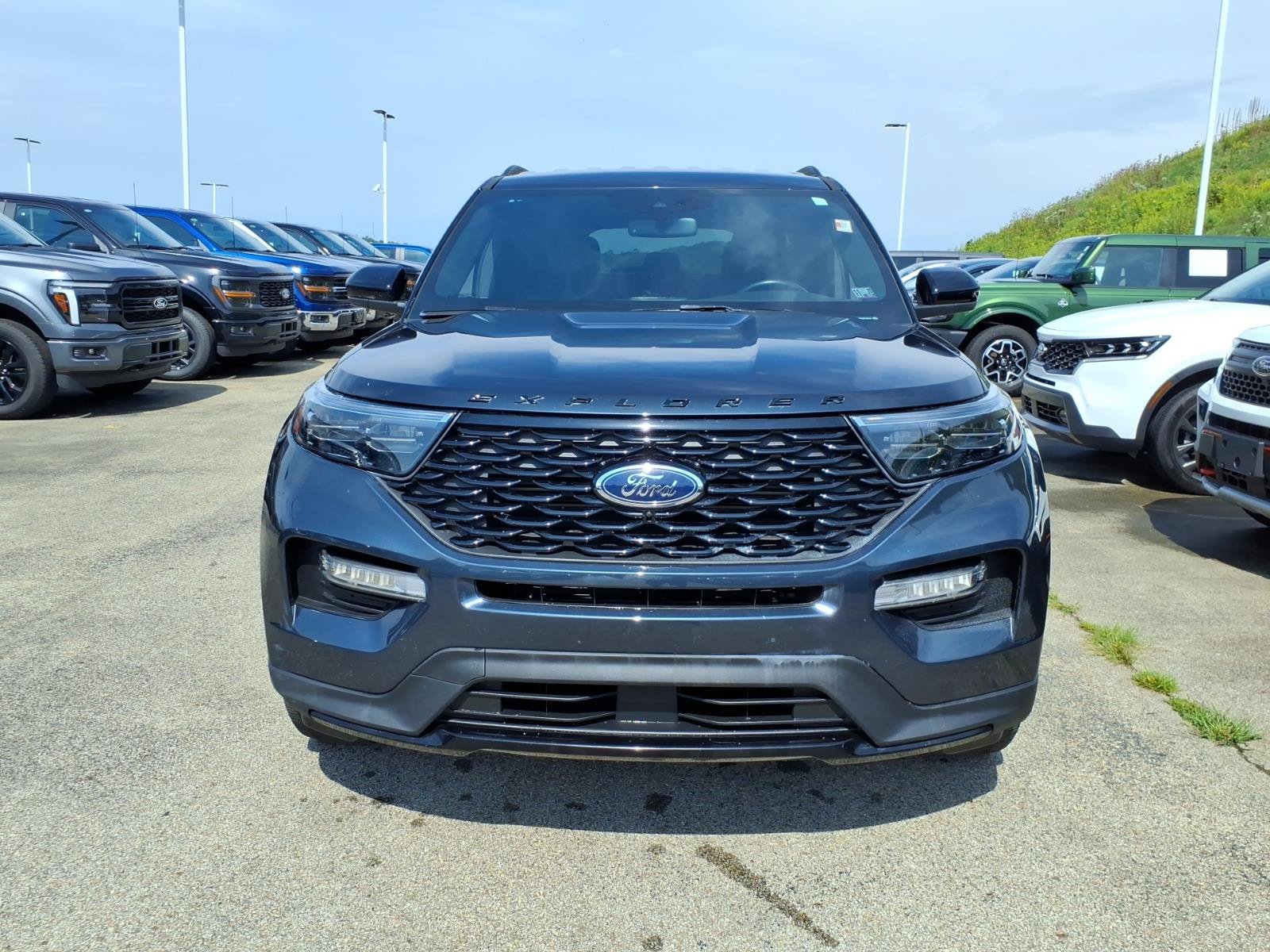 Certified 2023 Ford Explorer ST-Line AWD/4WD image 2