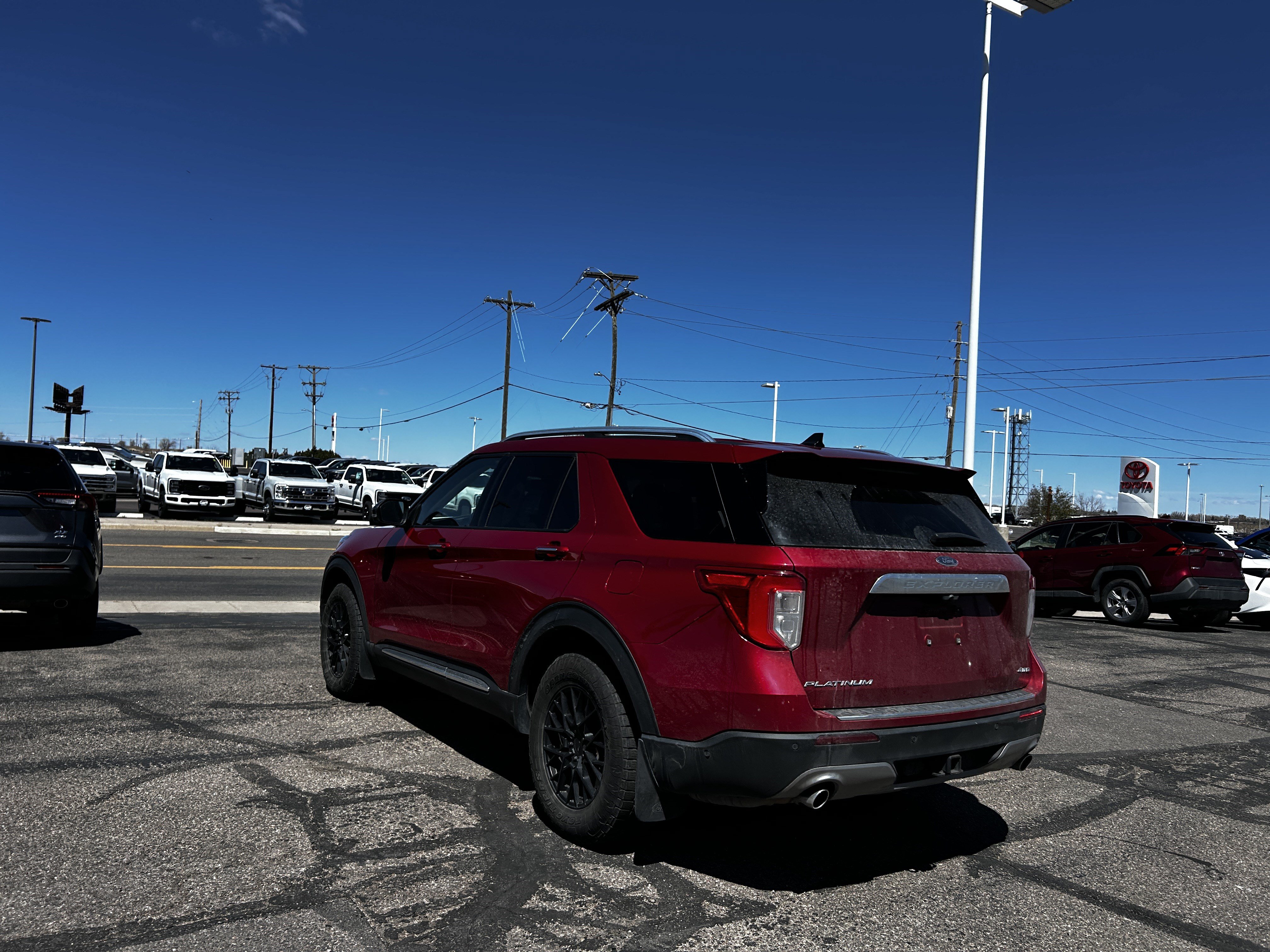 Certified 2022 Ford Explorer Platinum w/ Premium Technology Package AWD/4WD image 3