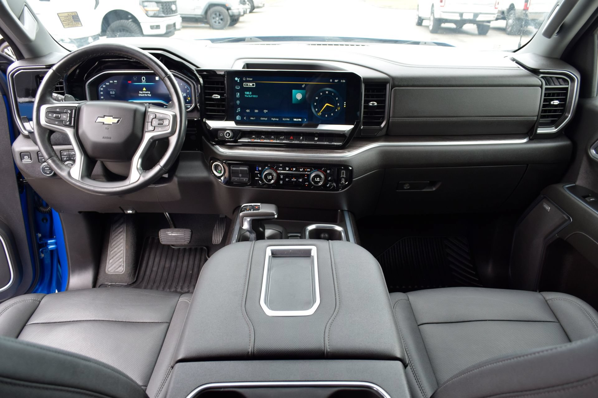 Used 2022 Chevrolet Silverado 1500 LTZ w/ LTZ Premium Package AWD/4WD image 5