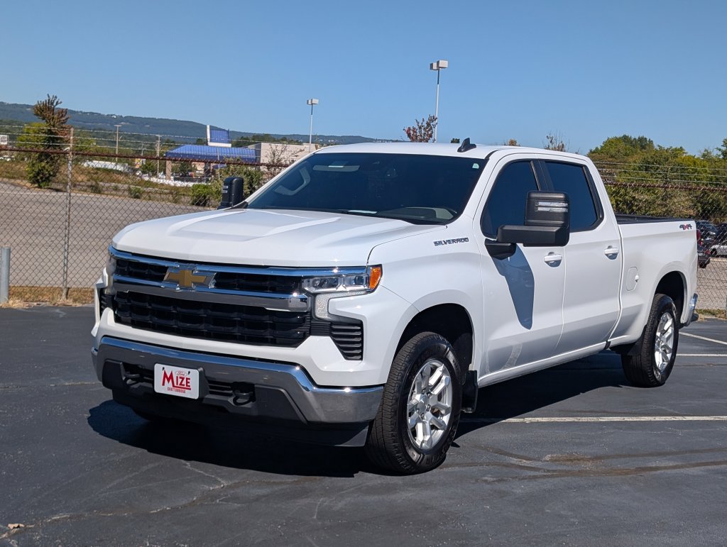 Used 2024 Chevrolet Silverado 1500 LT w/ Max Trailering Package AWD/4WD image 3