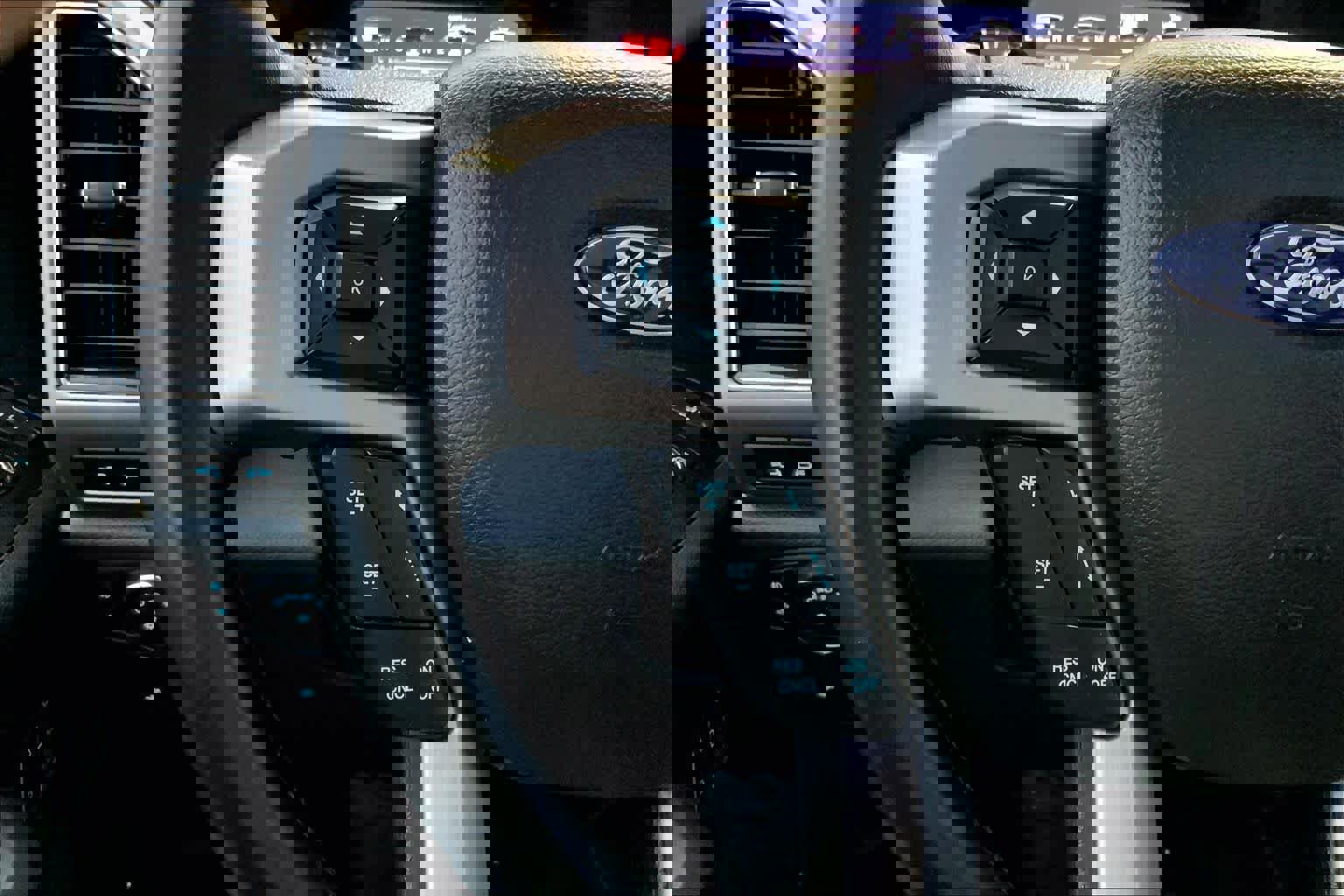 Certified 2022 Ford F450 Platinum w/ FX4 Off-Road Package image 23