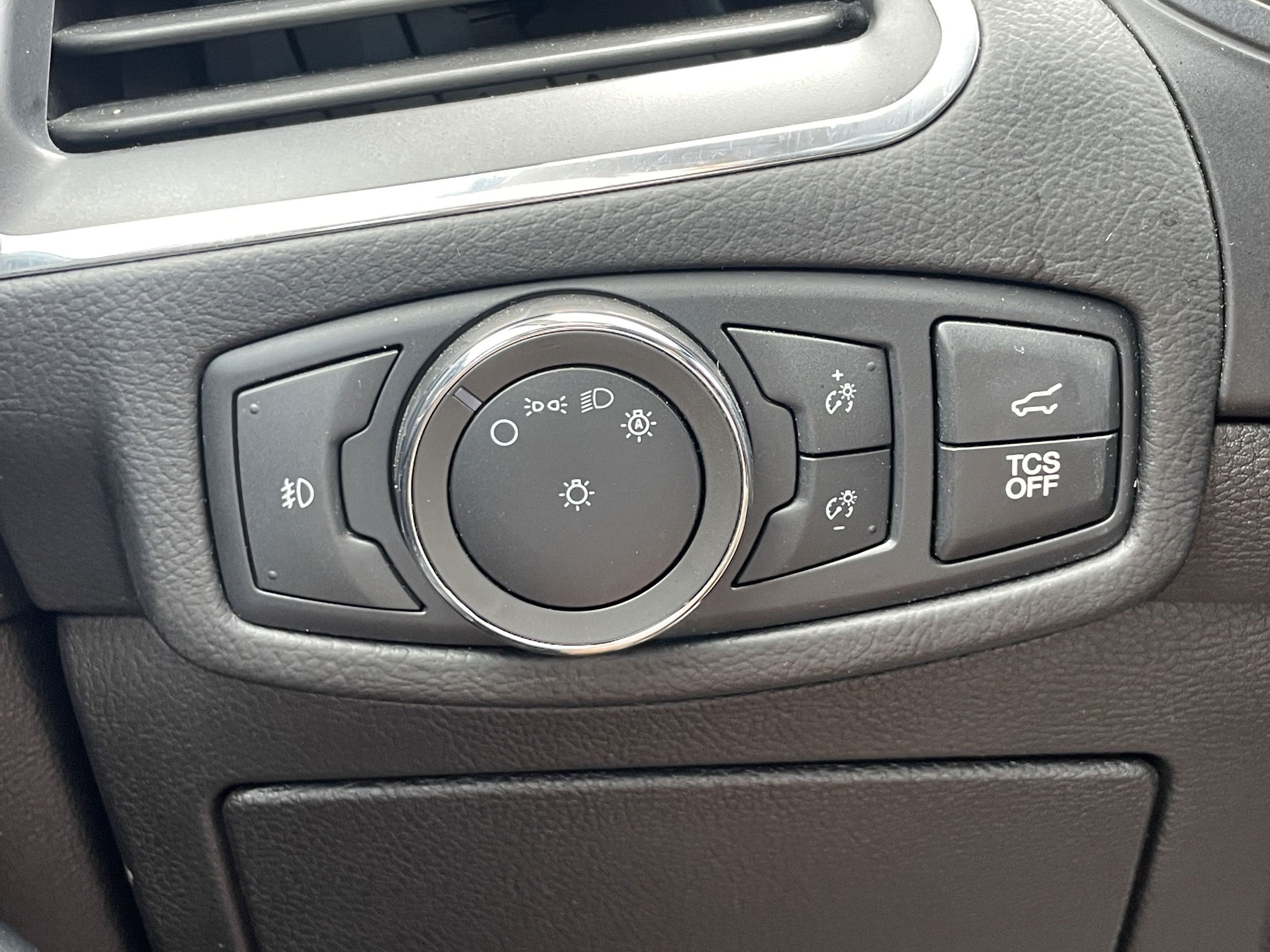 Certified 2022 Ford Edge Titanium AWD/4WD image 24