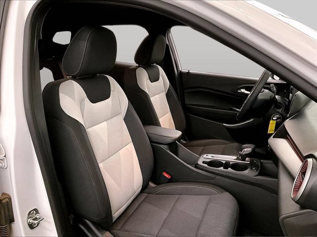 Used 2025 Chevrolet Trax RS w/ Driver Confidence Package FWD image 7