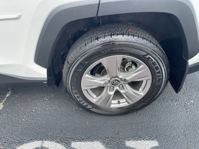 Used 2022 Toyota RAV4 XLE AWD/4WD image 4