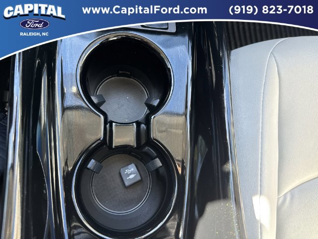 Used 2022 Toyota Prius Limited FWD image 31