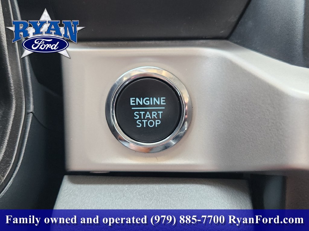 Certified 2025 Ford F250 XLT w/ Black Appearance Package AWD/4WD image 15