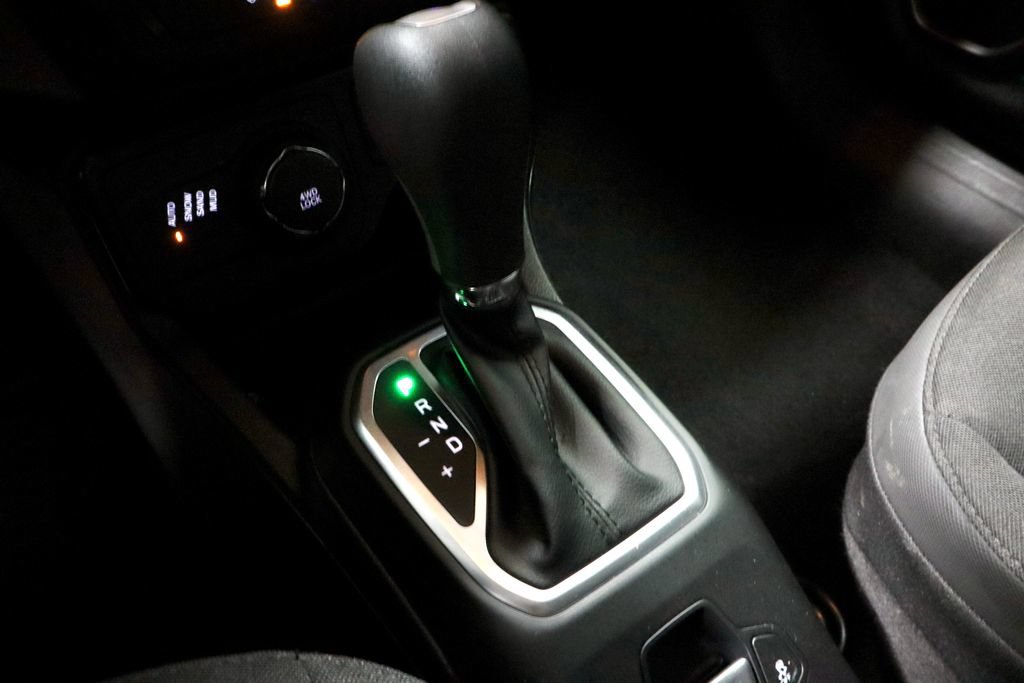 Used 2023 Jeep Renegade Latitude w/ Premium Group AWD/4WD image 31